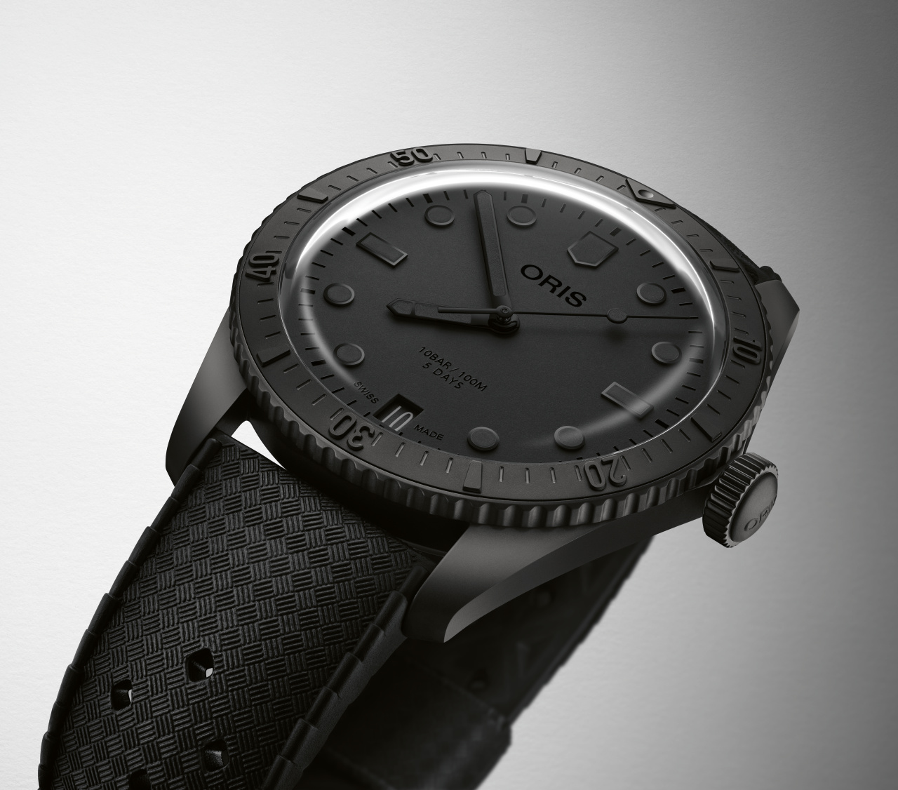 Oris Hölstein Edition 2024 black-on-black dive watch