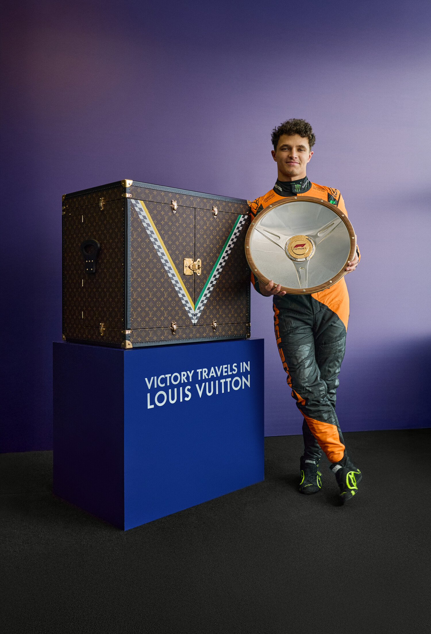 LANDO NORRIS, WINS THE TROPHY OF THE FORMULA 1® LOUIS VUITTON AUSTRALIAN GRAND PRIX 2025 IN MELBOURNE, PRESENTED IN ITS BESPOKE LOUIS VUITTON TROPHY TRUNK